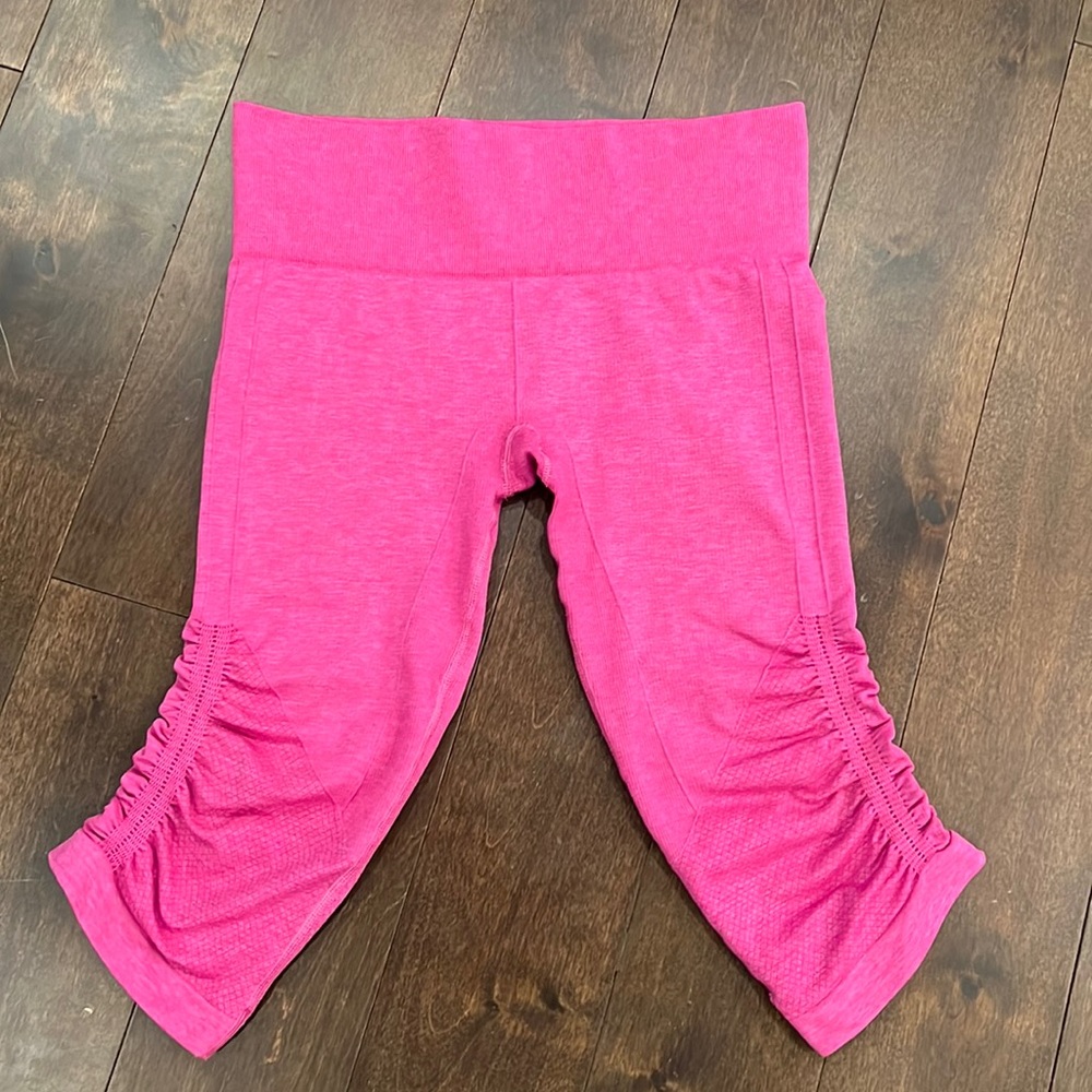 Lululemon ebb to street crop